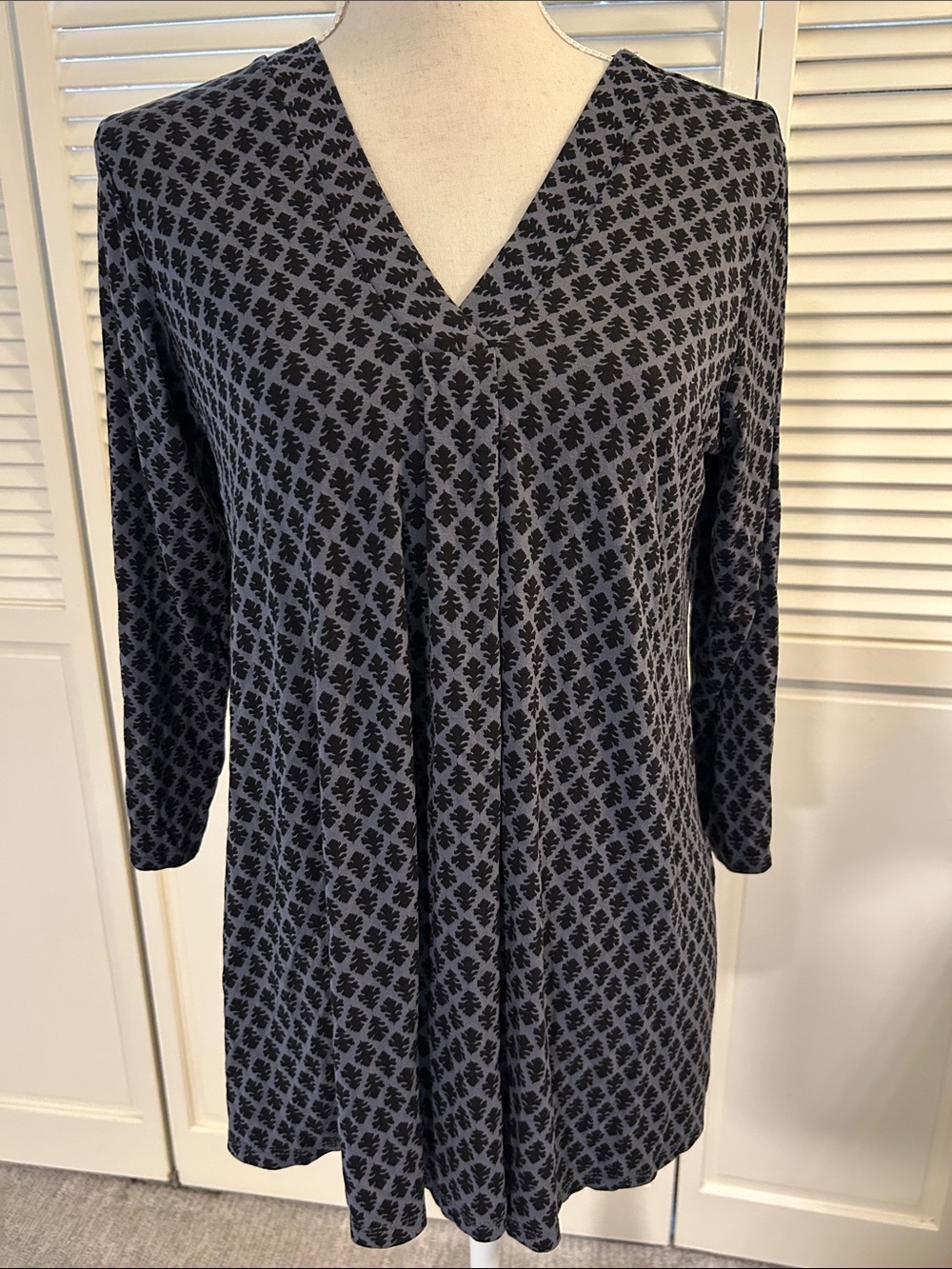 croft & barrow Black and Gray V-Neck Long Sleeve Tunic Dress